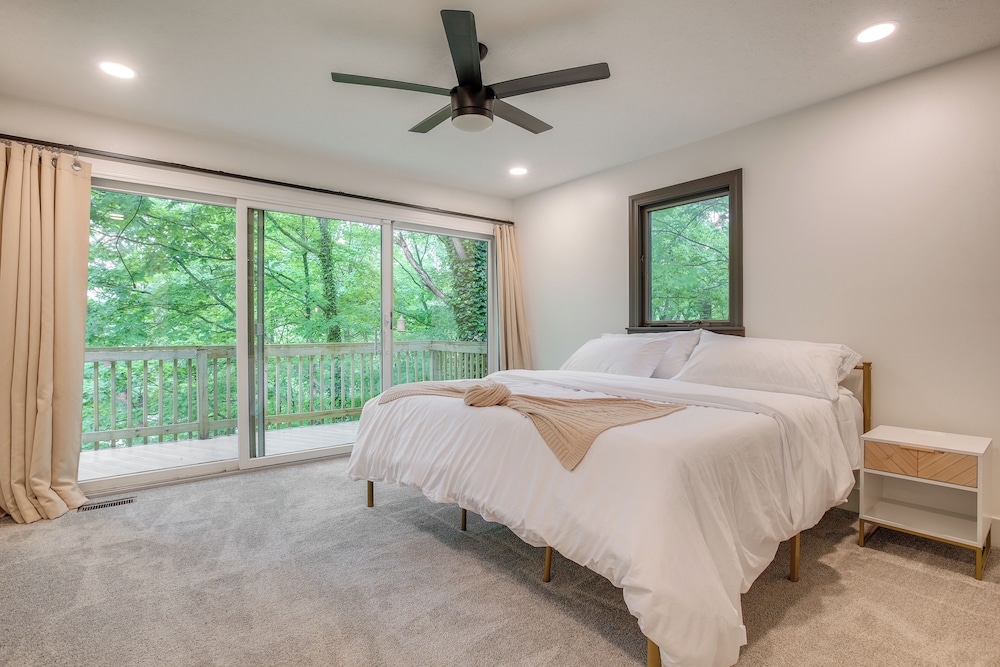 Spacious Riverfront Delaware Home w/ Views view 4