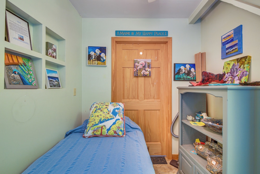 Cozy Boothbay Studio w/ Patio ~ 5 Mi to Harbor!