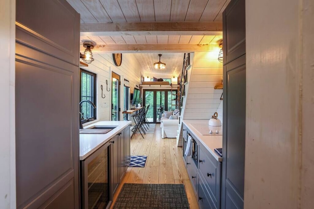 Hidden Retreat 4-homes 134 Acres