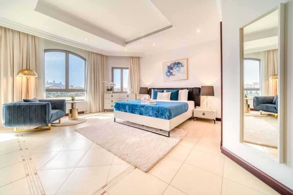Beachfront 5BR Villa w Private Pool at the Palm