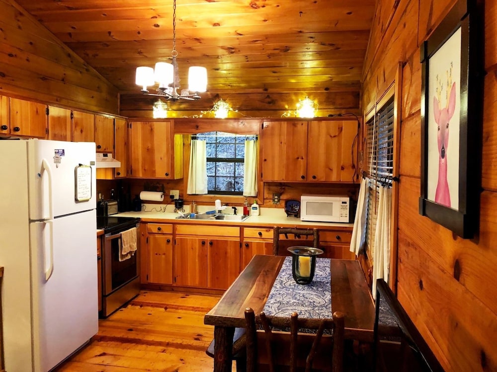 Cheery Dog Cabin view 4