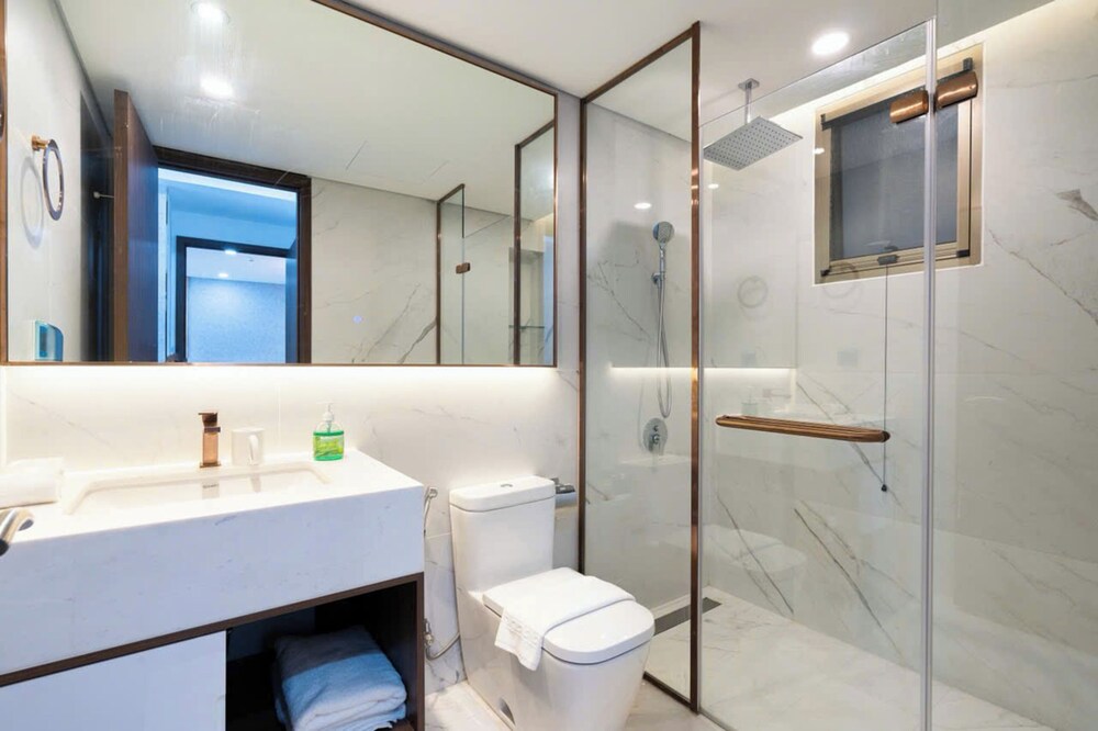 2BR Luxury in District 7