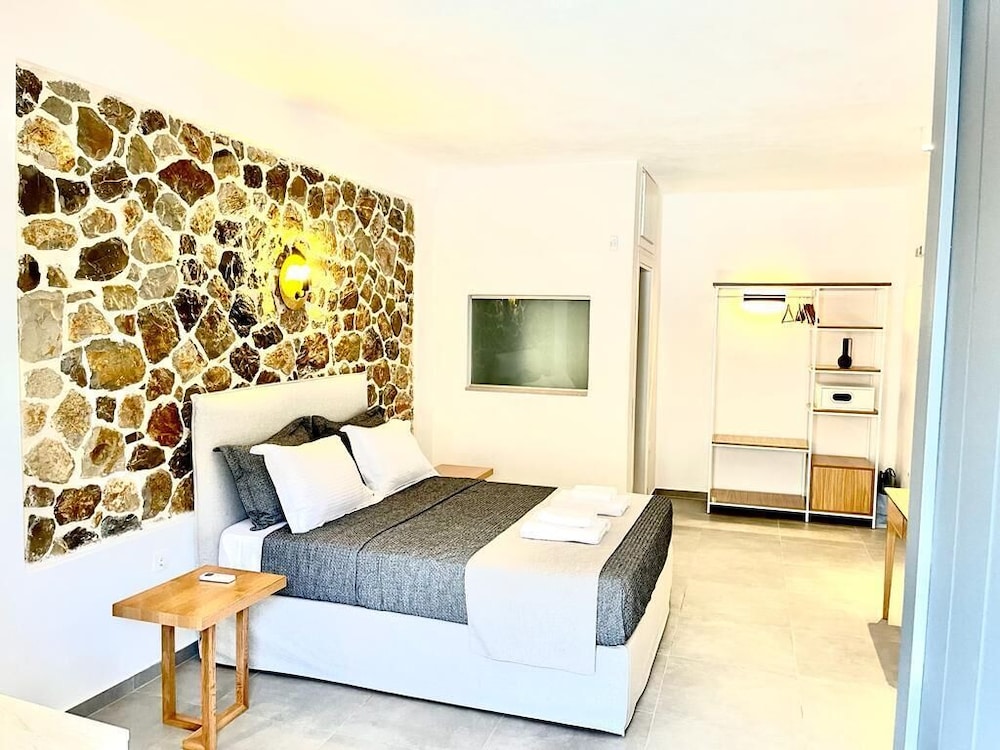 Trocadero Luxury Suites photo 2