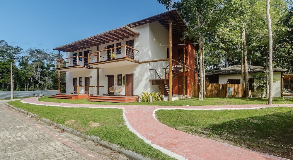 Houses in the Ecovillage D'ajuda Condominium - EVL