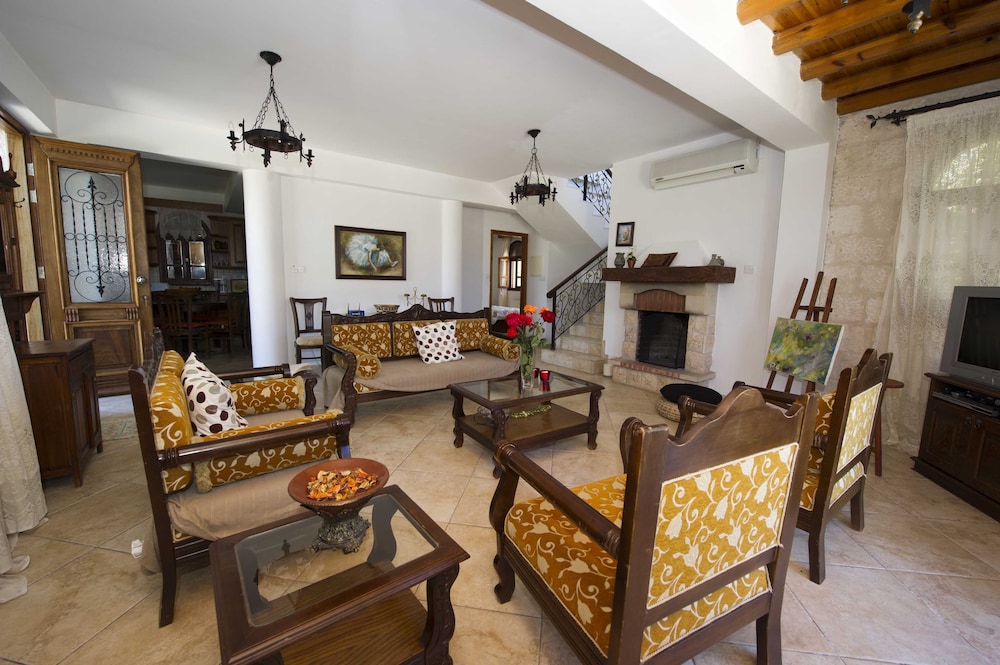 Constantinos Villa