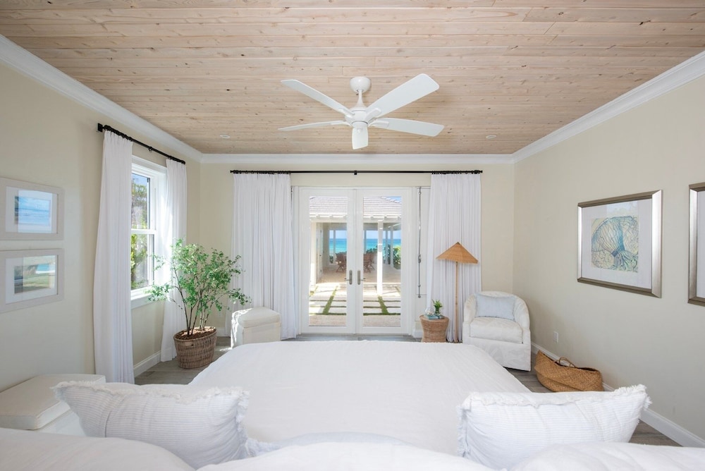 Cricket Beach House-luxurious Beachfront House 5 Bedroom Home