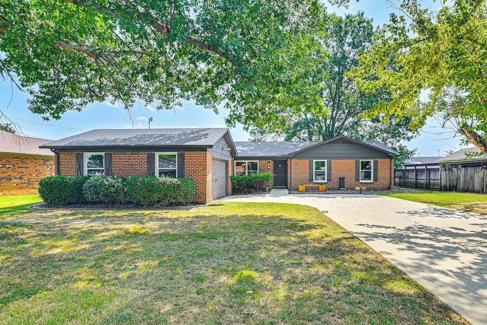 Pet-friendly Home w/ Yard, 1 Mi to Decatur Mall