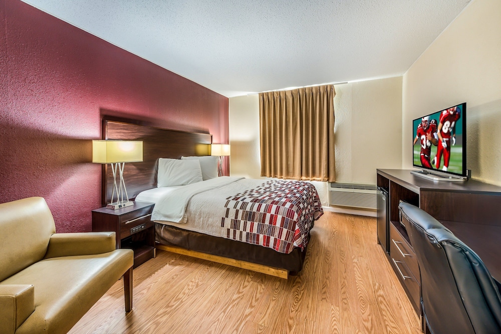 Red Roof Inn  Suites Wapakoneta - Property Image 23