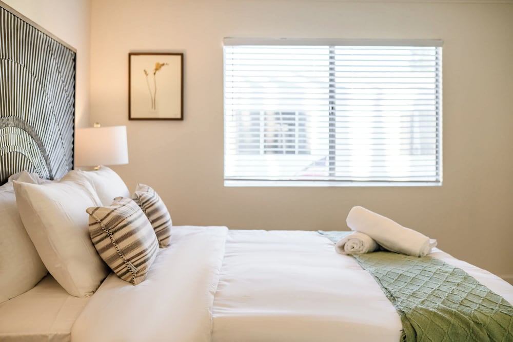 Modern Glendora Retreat Family Getaway Near Cal Poly & Mt. SAC