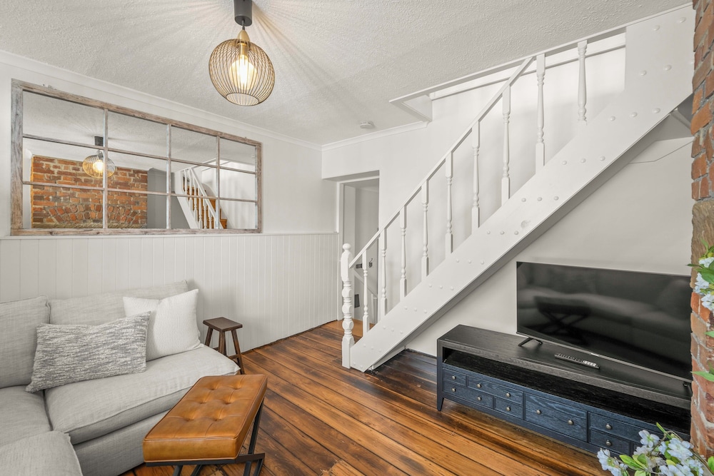 Stylish 3 Bedroom Townhouse - Hobart CBD