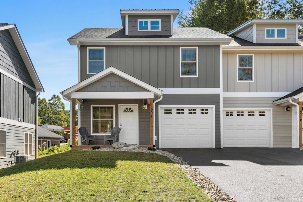 Cypress & Willow Buyout by Avantstay 2 Home Buyout! Sleeps 16!