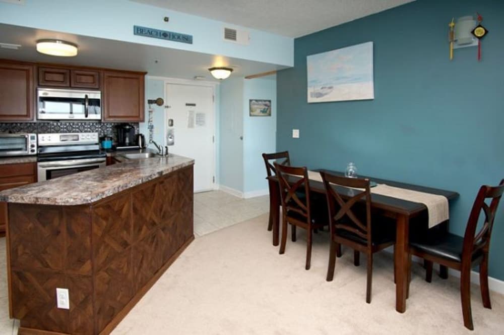 The Palace Resort by Elliott Beach Rentals