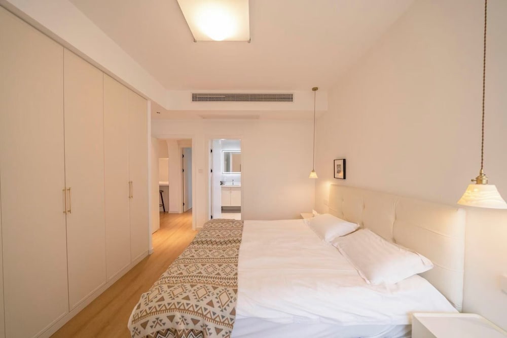 Book and Bed - Xujiahui