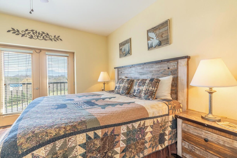 Mountain View Condo 3702
