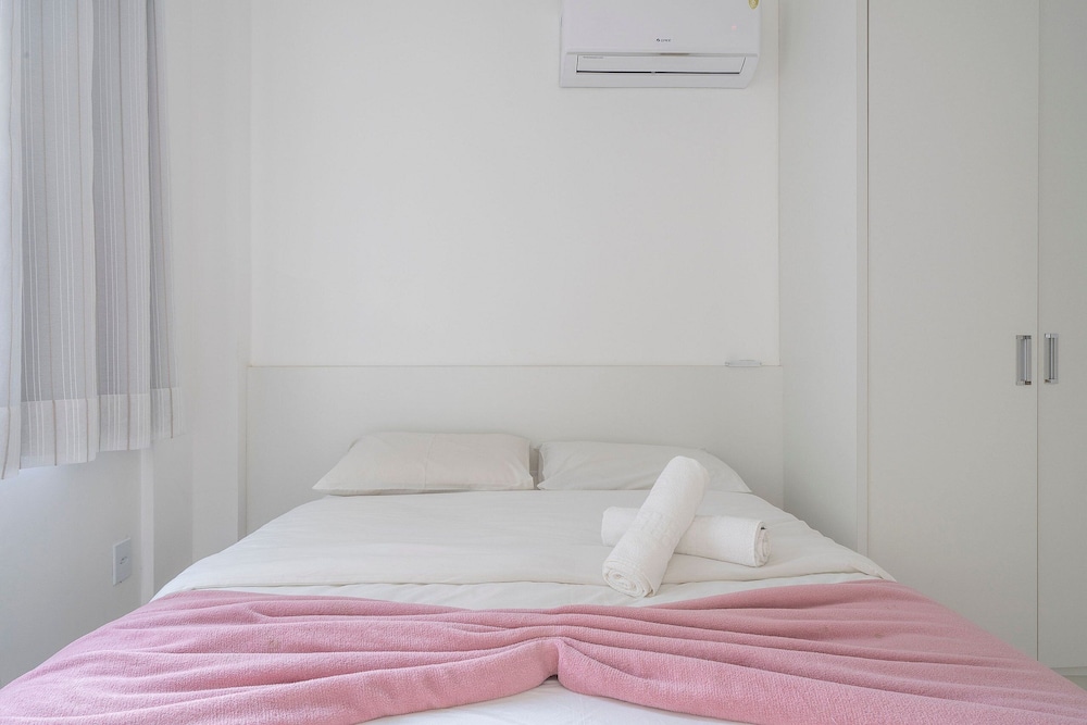 2-bed Apt w/ BBQ - Downtown Bombinhas Caa103
