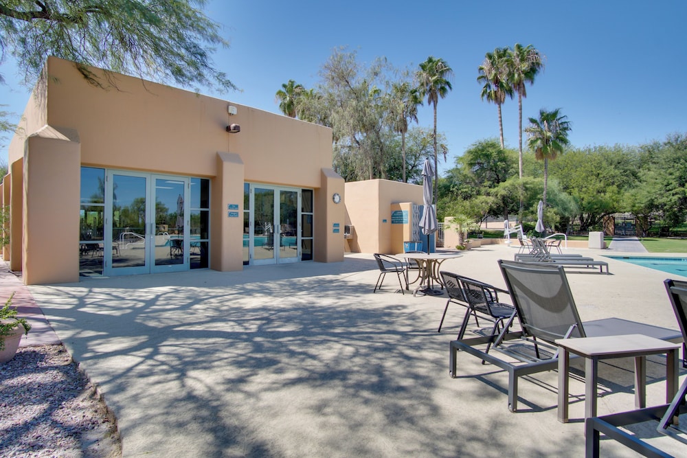 Amazing Desert Views! Tucson Casita on Golf Course