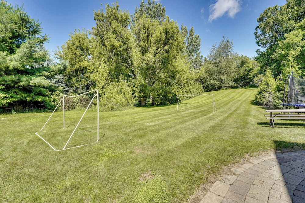 Spacious Family Getaway: 8 Mi to Main St Ann Arbor