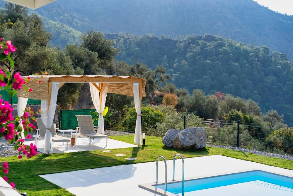 The Box House & Seaview & Private Pool