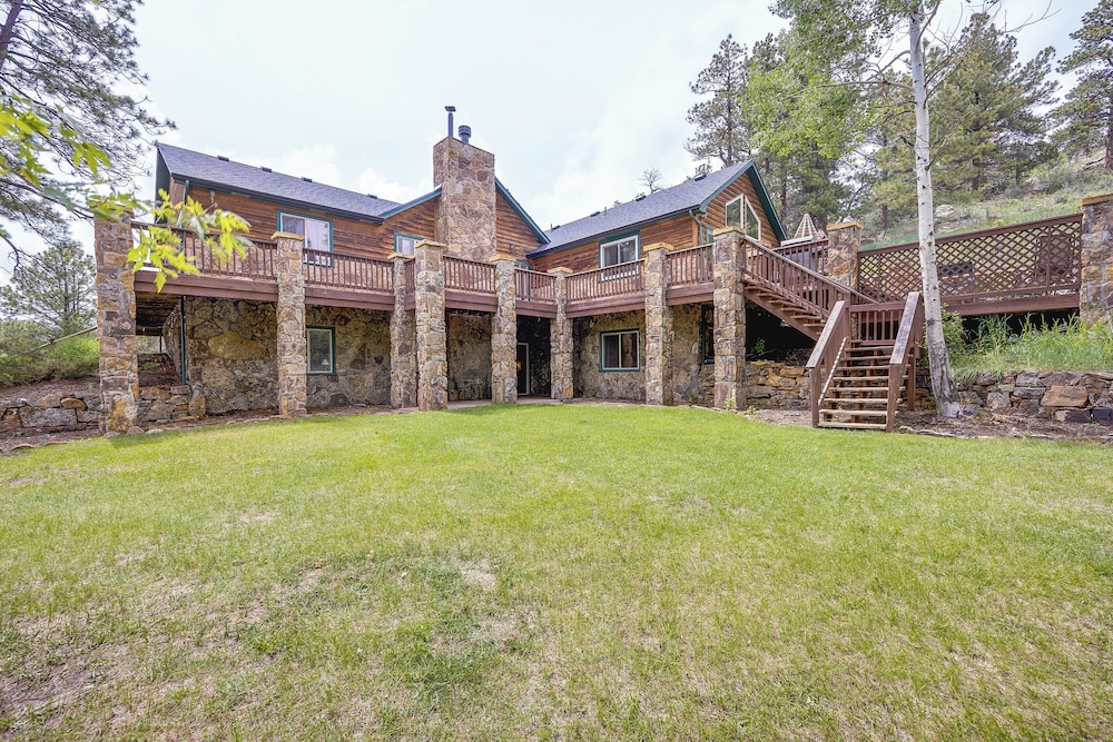 Peaceful Colorado Ranch Retreat w/ Deck & Acreage