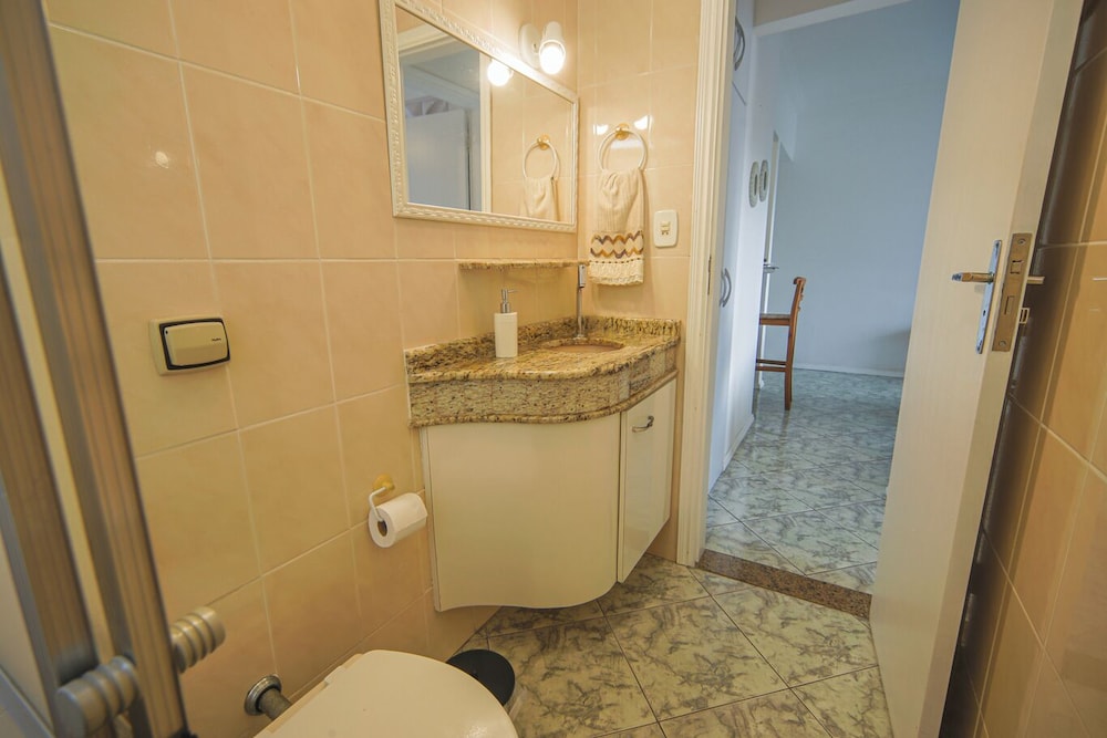 Apto pet Friendly c Wifi a 350m da Praia do Tombo