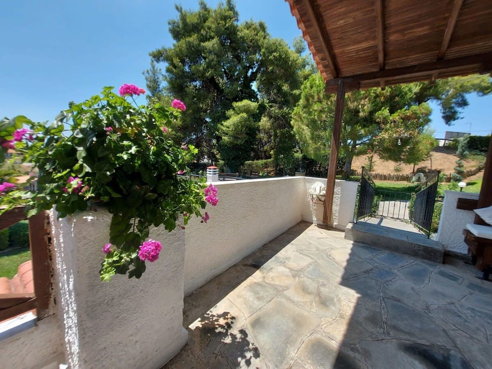 Elani Private Retreat - Villa Anna Garden Escape