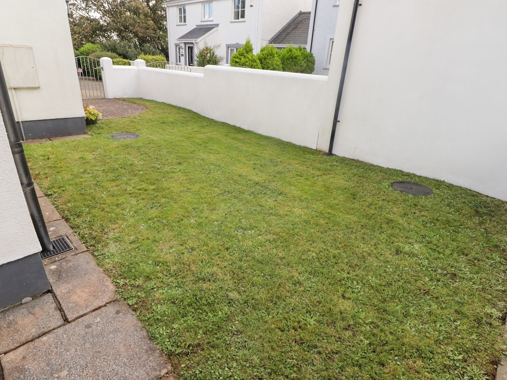 3 Strawberry Close