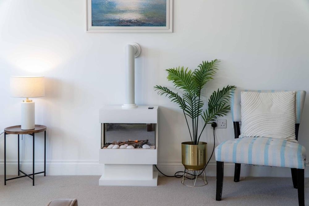 The Nook North Beach - 1 Bedroom Apartment - Tenby