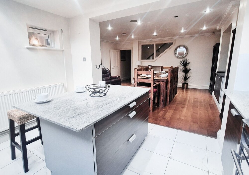 Luxurious & Spacious 2BR