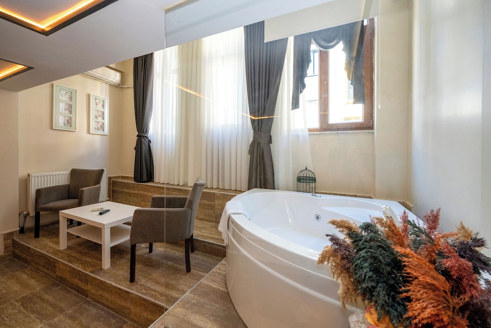 Aiza Suites - Image 31