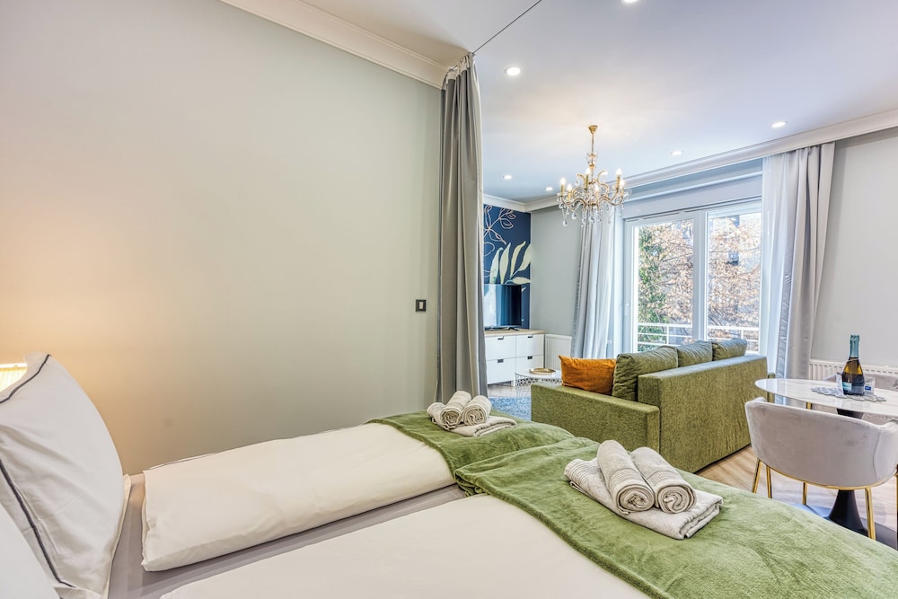 Boutique Downtown Studio with Balcony 1