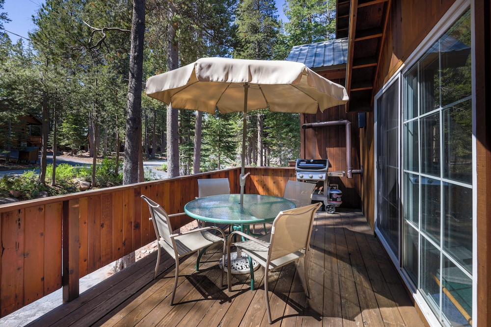 Paradise Pines 3BR Secluded Cabin Minutes in Tahoe Donner! view 3