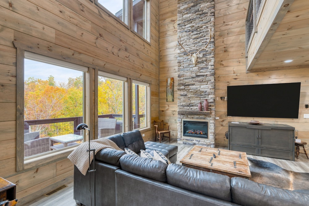 Rambling Ridge Lodge Endless Amenities Fun Indoor Pool Hot Tub A Arcade Game Room