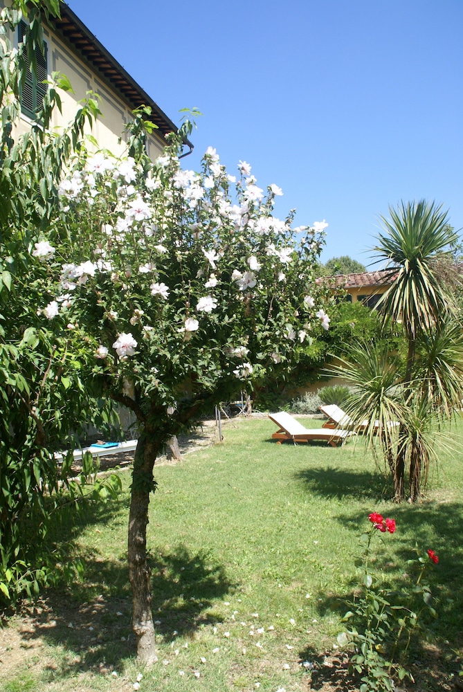 Ape Rosa Relais