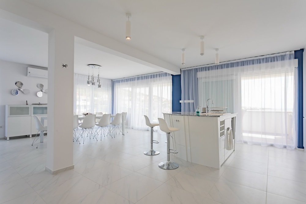Villa Compass Luxury in a natural bay view 5