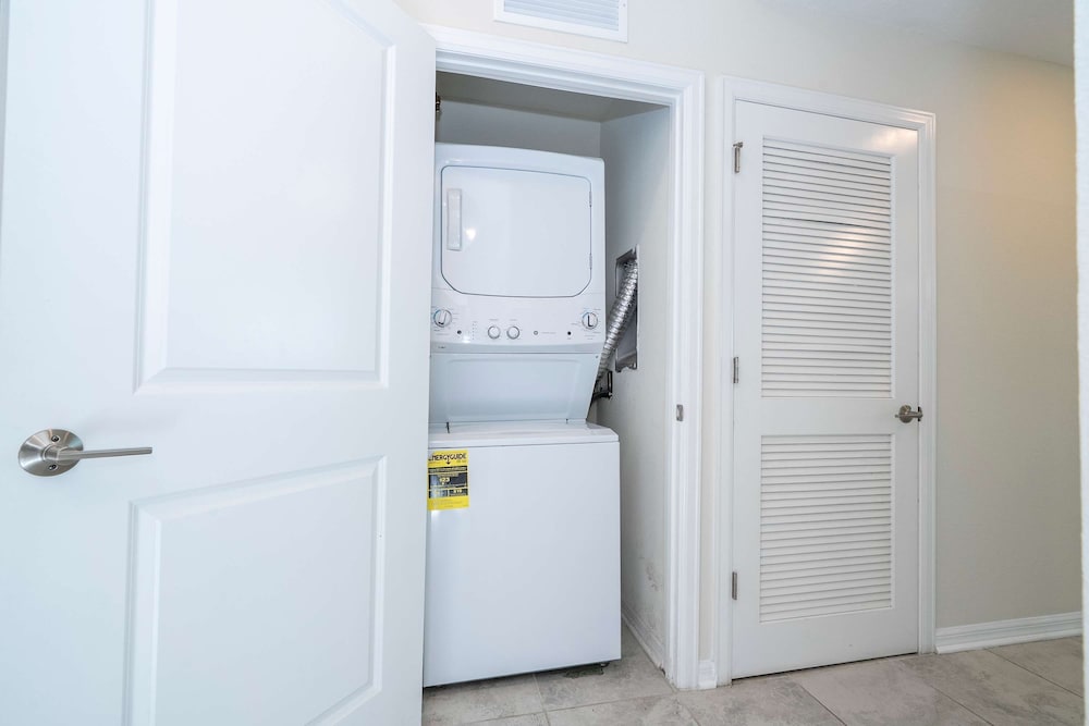 Gorgeous 2Bd Close to Disney Storey Lake Resort 303 3121