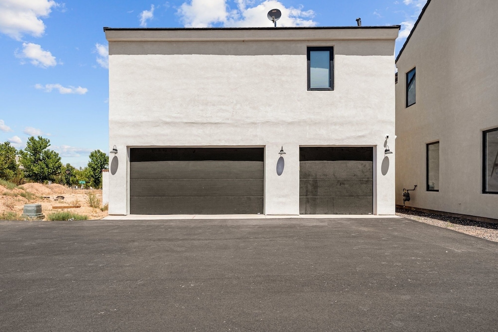 Desert Jewel With Private Gym And Pool 4 Bedroom Townhouse