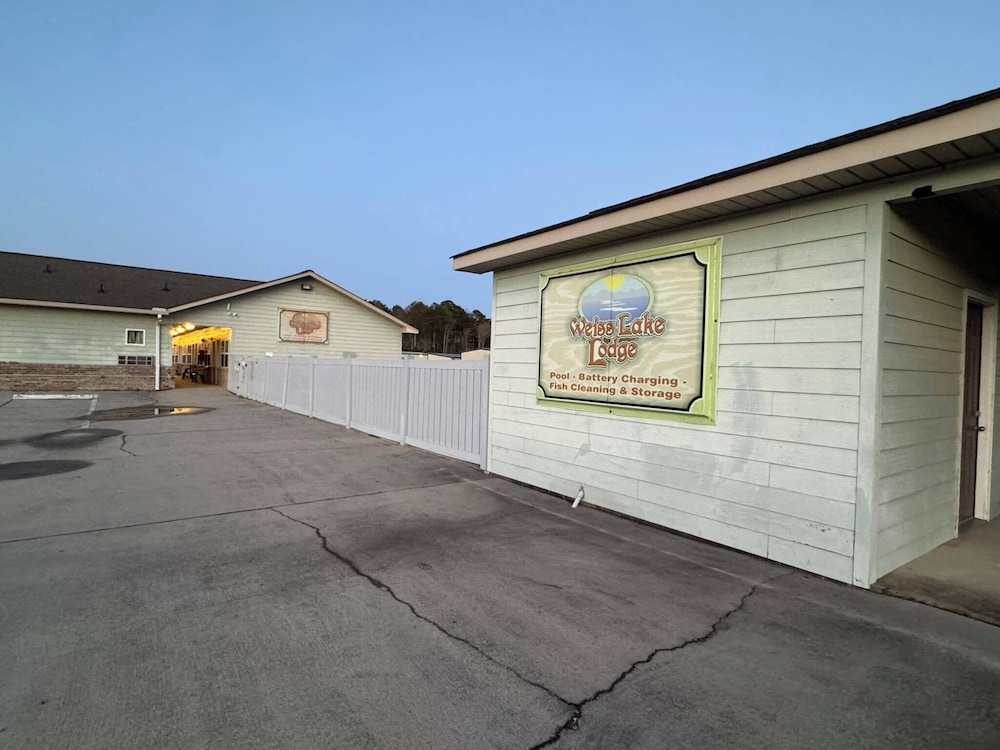 Weiss Lake Lodge