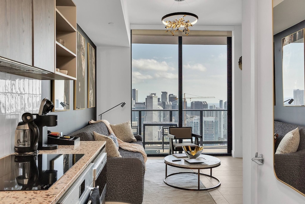 Penthouse 1BR Breathtaking City & Water Views
