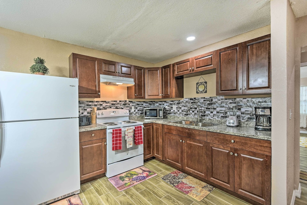 10 Mi to Coquina Beach: Spacious Bradenton Duplex view 4