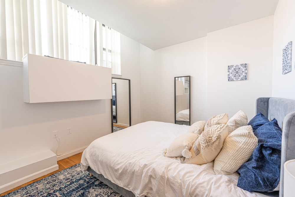 Amazing Furnished 1 BR Penthouse Midtown West