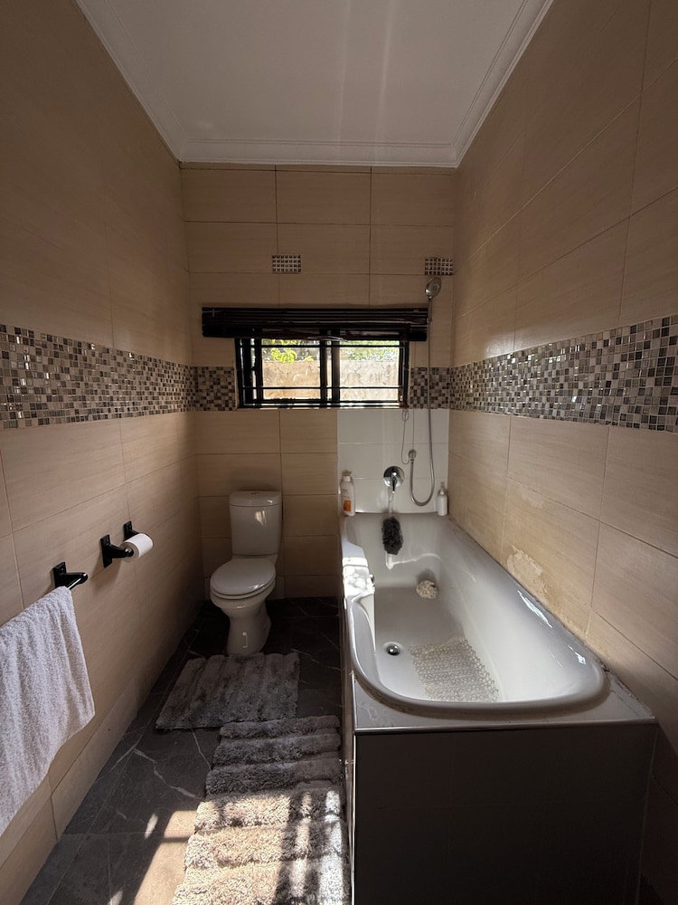 Spacious & Modern 3-bedroom Foxdale