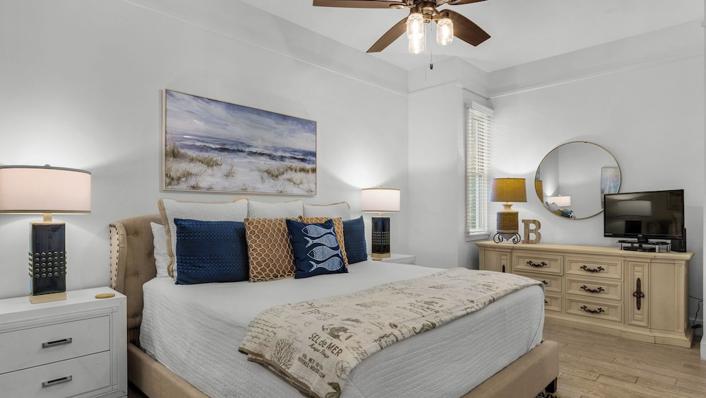 Charming Beach Cottage, 2 Pools and Tennis Access + Free Attraction Tickets!
