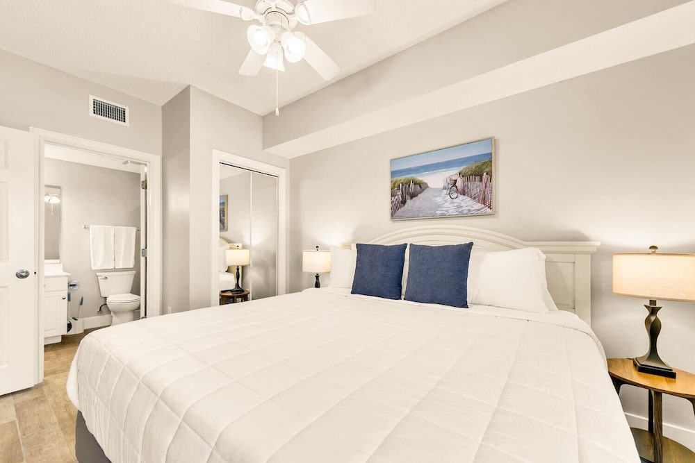 Majestic Beach Towers 2-1002