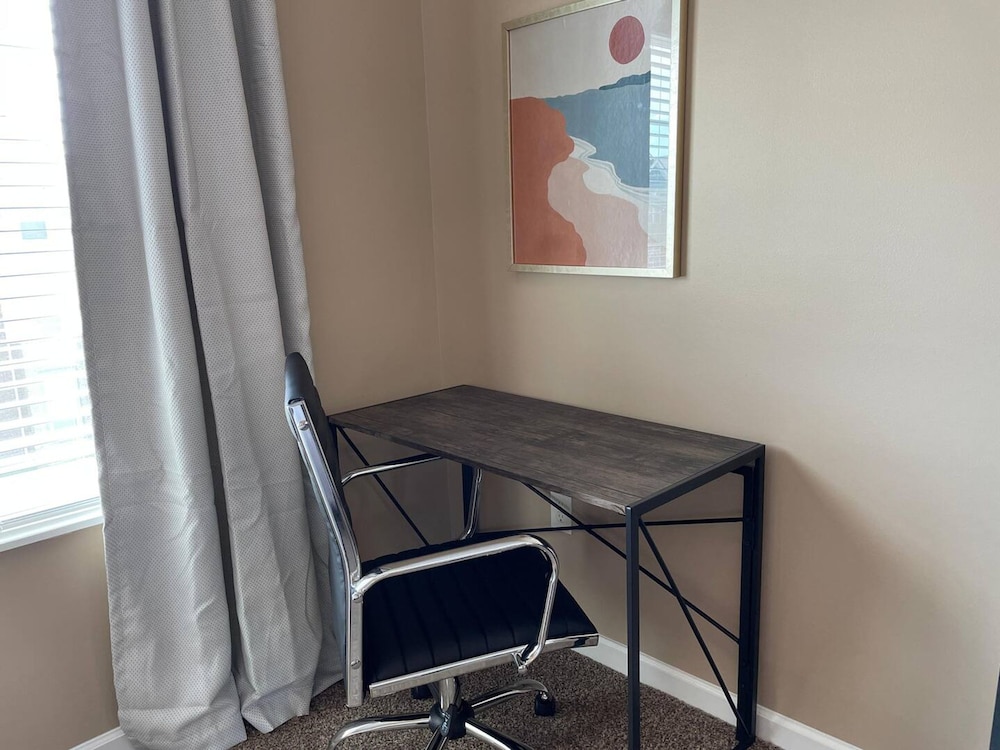 Cozy Dublin Penthouse 2BR W D Wifi