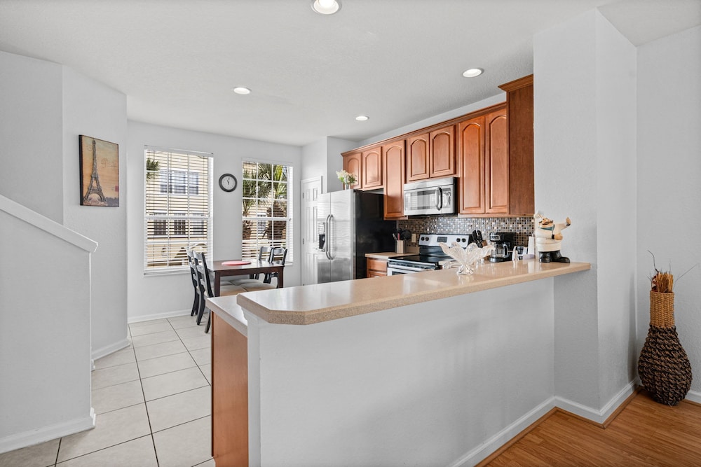 Comfortable 3BR Near Convention Center Epic Park