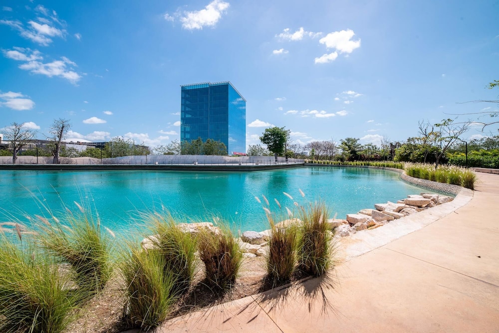 Deluxe and Unique 3BR Condo by The Harbor North of M Rida