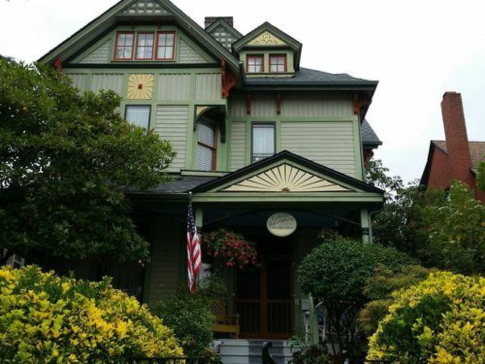 Seattle Vacations - Geiger Victorian BB - Property Image 1