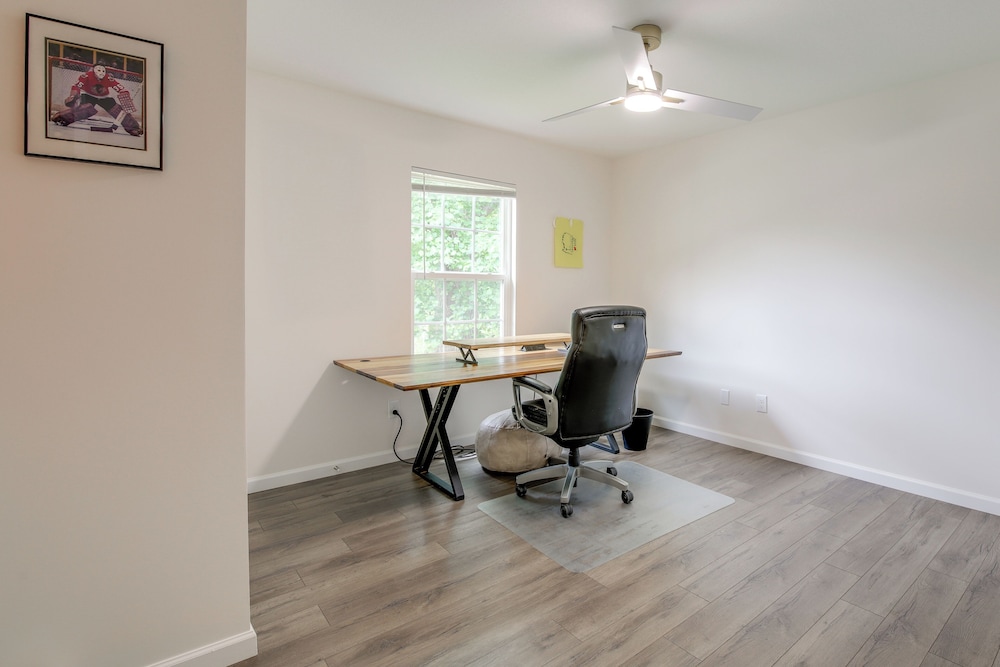 Commuter-friendly Home: 3 Mi to Dtwn Knoxville!