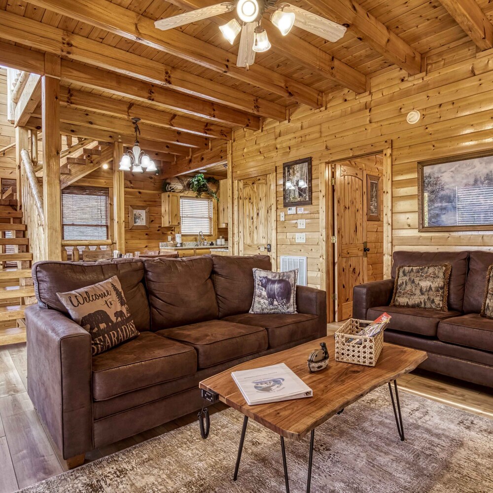 Awesome View Pool Hot Tub Game Room Fireplace