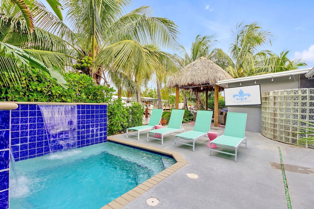 Flirty Flamingo Colorful Waterfront Escape w Pool